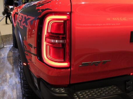 2026 Ram 1500 TRX SRT V Рестайлинг, красный, 16000000 рублей, вид 5