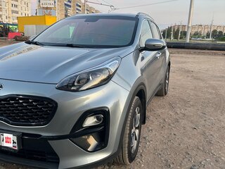2019 Kia Sportage IV Рестайлинг, серебристый, 2100000 рублей, вид 1