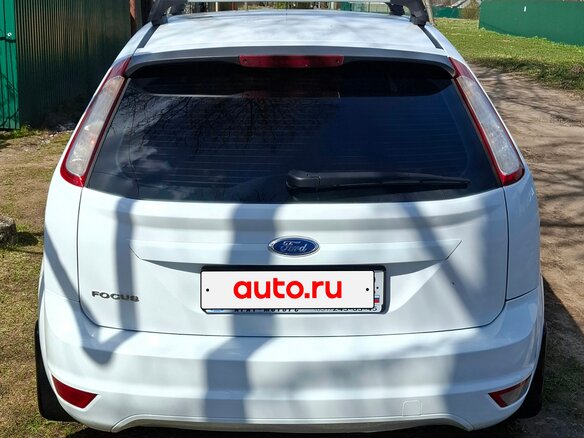 2010 Ford Focus II Рестайлинг, белый, 500000 рублей - вид 3