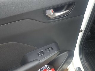 2018 Hyundai Solaris II, белый, 1170000 рублей, вид 2