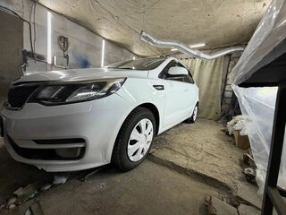 2017 Kia Rio III Рестайлинг, белый, 600000 рублей, вид 5