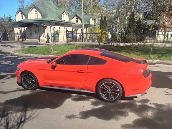 2016 Ford Mustang VI, оранжевый, 2500000 рублей - вид 9