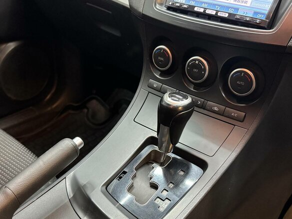 2013 Mazda Axela II Рестайлинг, красный, 897000 рублей - вид 14