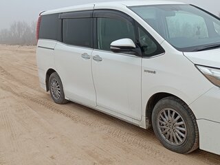 2015 Toyota Esquire I, белый, 1850000 рублей, вид 3