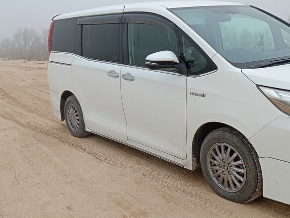 2015 Toyota Esquire I, белый, 1850000 рублей - вид 2