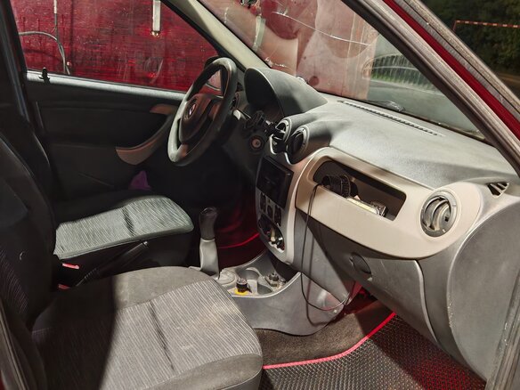 2011 Renault Logan I Рестайлинг, красный - вид 12