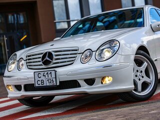 2005 Mercedes-Benz E-Класс 500 III (W211, S211), белый, 2999999 рублей, вид 4