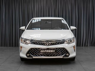 2015 Toyota Camry VII (XV50) Рестайлинг, белый, 1879000 рублей, вид 3