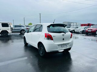 2010 Toyota Vitz II (XP90), белый, 759000 рублей, вид 4