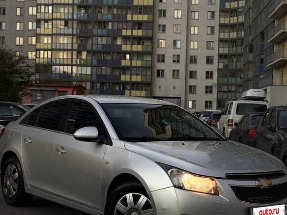 2011 Chevrolet Cruze I, серебристый, 490000 рублей - вид 1