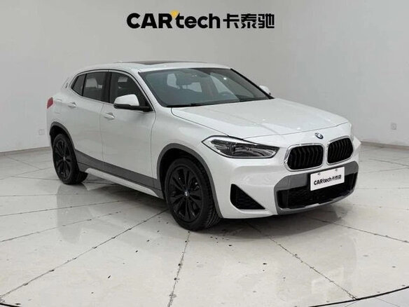 2020 BMW X2 sDrive20i I (F39), белый - вид 1