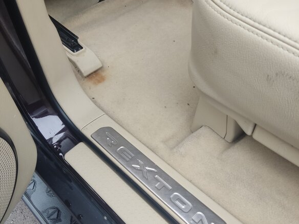 2008 SsangYong Rexton II, красный, 1150000 рублей - вид 16