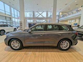 2025 Volkswagen Touareg III Рестайлинг, серый, 8590000 рублей, вид 4