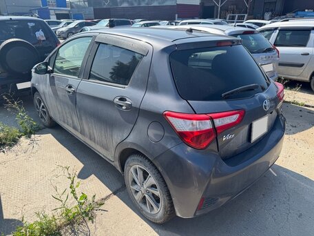 2019 Toyota Vitz III (XP130) Рестайлинг 2, серый, 933000 рублей, вид 3