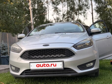 2016 Ford Focus III Рестайлинг, серебристый, 900000 рублей, вид 2