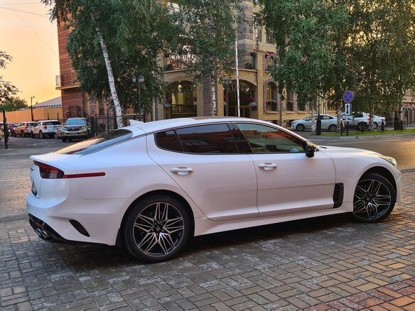 2021 Kia Stinger I Рестайлинг, белый, 3700000 рублей - вид 15