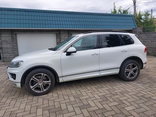 2015 Volkswagen Touareg II Рестайлинг, белый, 3790000 рублей, вид 4