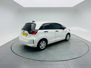 2022 Honda Fit IV Рестайлинг, белый, 841007 рублей, вид 5