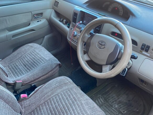 2010 Toyota Raum II, серый, 830000 рублей - вид 2