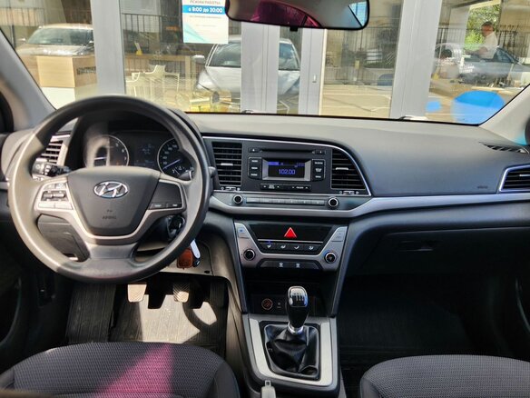 2017 Hyundai Elantra VI (AD), серый, 1090000 рублей - вид 13