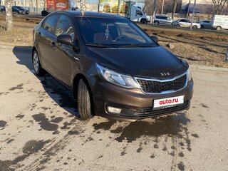 2015 Kia Rio III Рестайлинг, коричневый, 860000 рублей, вид 3