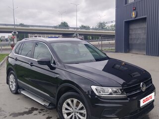 2017 Volkswagen Tiguan II, чёрный, 2400000 рублей, вид 2
