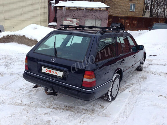 1991 Mercedes-Benz W124 300, синий - вид 4