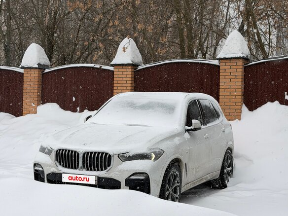 2020 BMW X5 40i IV (G05/G18), белый, 6500000 рублей - вид 1