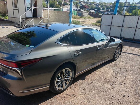 2018 Lexus LS 500 V, серый, 5000000 рублей - вид 3