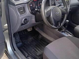 2010 Kia Rio II Рестайлинг, серый, 650000 рублей, вид 5