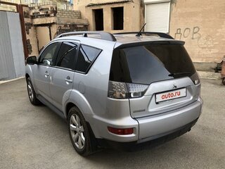 2010 Mitsubishi Outlander II Рестайлинг, серебристый, 1500000 рублей, вид 2