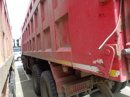 2023 IVECO-Hongyan 8x4 (CQ3406), красный, 3699000 рублей, вид 5
