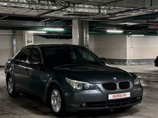 2004 BMW 5 серии 525i V (E60/E61), серебристый, 900000 рублей, вид 1