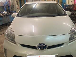 2012 Toyota Prius III Рестайлинг (XW30), белый, 1250000 рублей, вид 1
