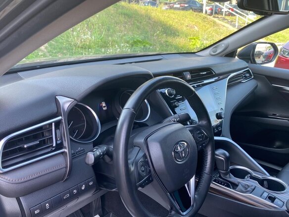 2019 Toyota Camry VIII (XV70), чёрный, 3395000 рублей - вид 7
