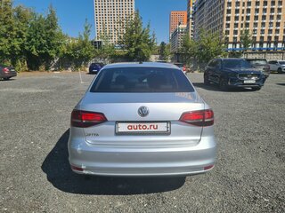 2016 Volkswagen Jetta VI Рестайлинг, серебристый, 1000000 рублей, вид 4