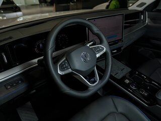 2026 Volkswagen Tavendor I Рестайлинг, чёрный, 6050000 рублей, вид 3