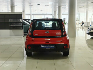 2018 Kia Soul II Рестайлинг, красный, 1429000 рублей, вид 4