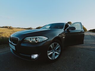 2011 BMW 5 серии 520d VI (F10/F11/F07), бежевый, 1890000 рублей, вид 2