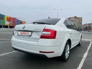 2018 Skoda Octavia III (A7) Рестайлинг, белый, 1990000 рублей, вид 5