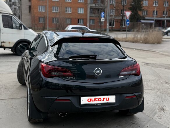 2013 Opel Astra GTC J Рестайлинг, чёрный - вид 3