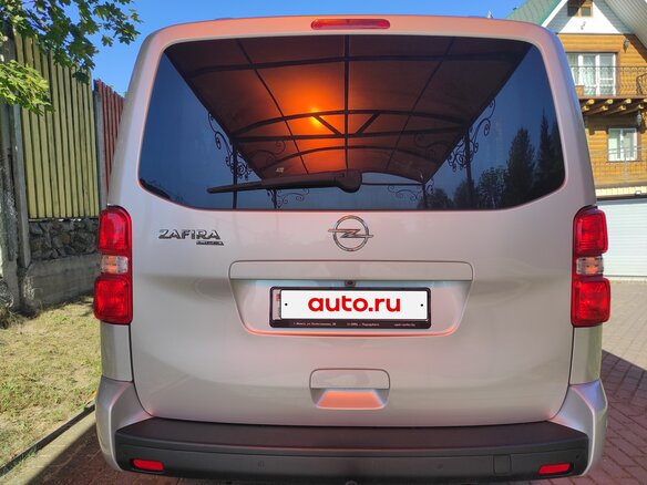 2021 Opel Zafira Life L I, серебристый, 3900000 рублей - вид 2