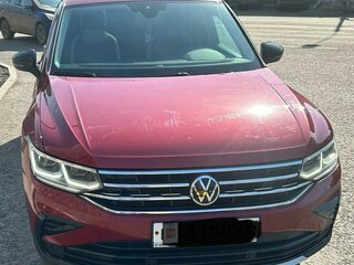 2021 Volkswagen Tiguan II Рестайлинг, красный, 3550000 рублей, вид 2