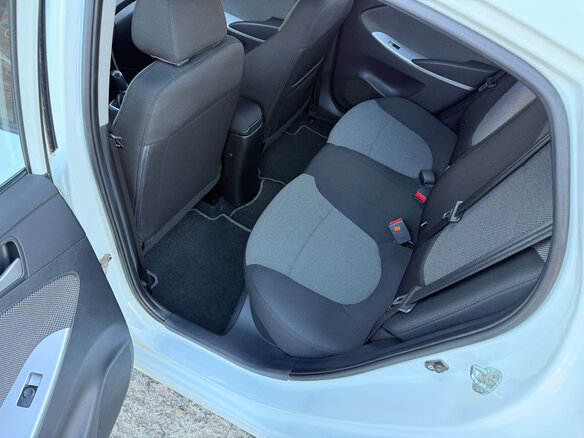 2012 Hyundai Solaris I, белый, 659900 рублей - вид 9