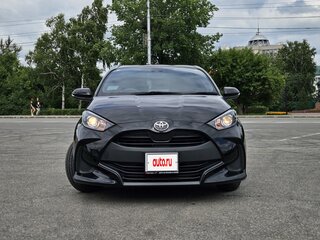2021 Toyota Yaris IV, чёрный, 1295000 рублей, вид 2