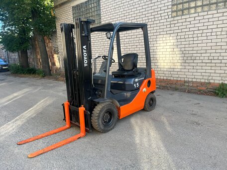2011 Toyota 02-8FDF15, 755000 рублей, вид 2