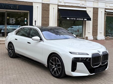 2026 BMW 7 серии 740d xDrive VII (G70), белый, 14900000 рублей, вид 4
