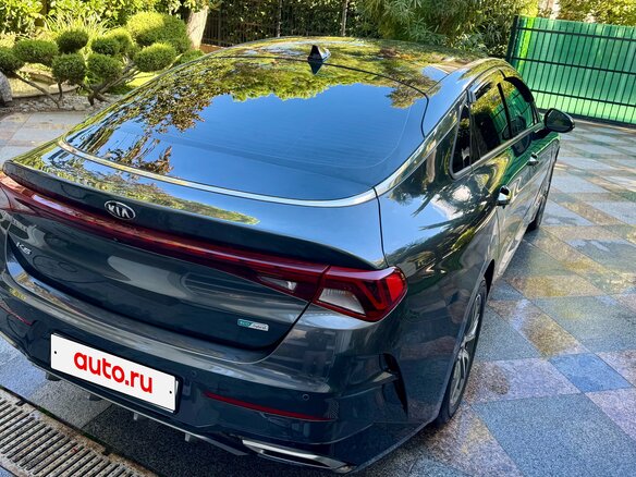 2021 Kia K5 III, серый - вид 4