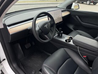 2022 Tesla Model Y Long Range I, белый, 3000000 рублей, вид 5