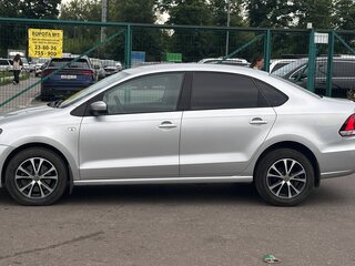 2016 Volkswagen Polo V Рестайлинг, серебристый, 900000 рублей, вид 2